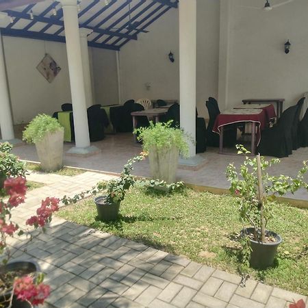 Blue Bell Hotel Negombo Dış mekan fotoğraf