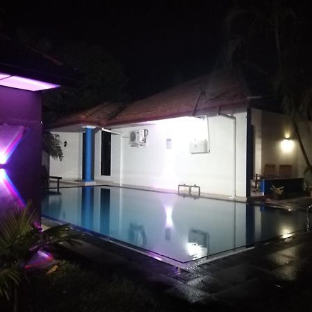 Blue Bell Hotel Negombo Dış mekan fotoğraf