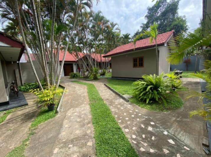 Blue Bell Hotel Negombo Dış mekan fotoğraf
