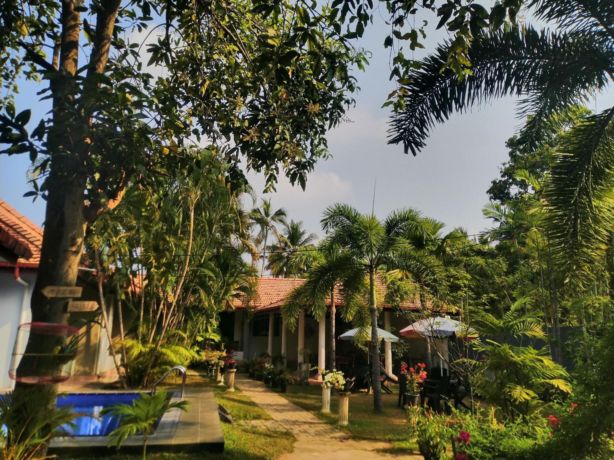 Blue Bell Hotel Negombo Dış mekan fotoğraf