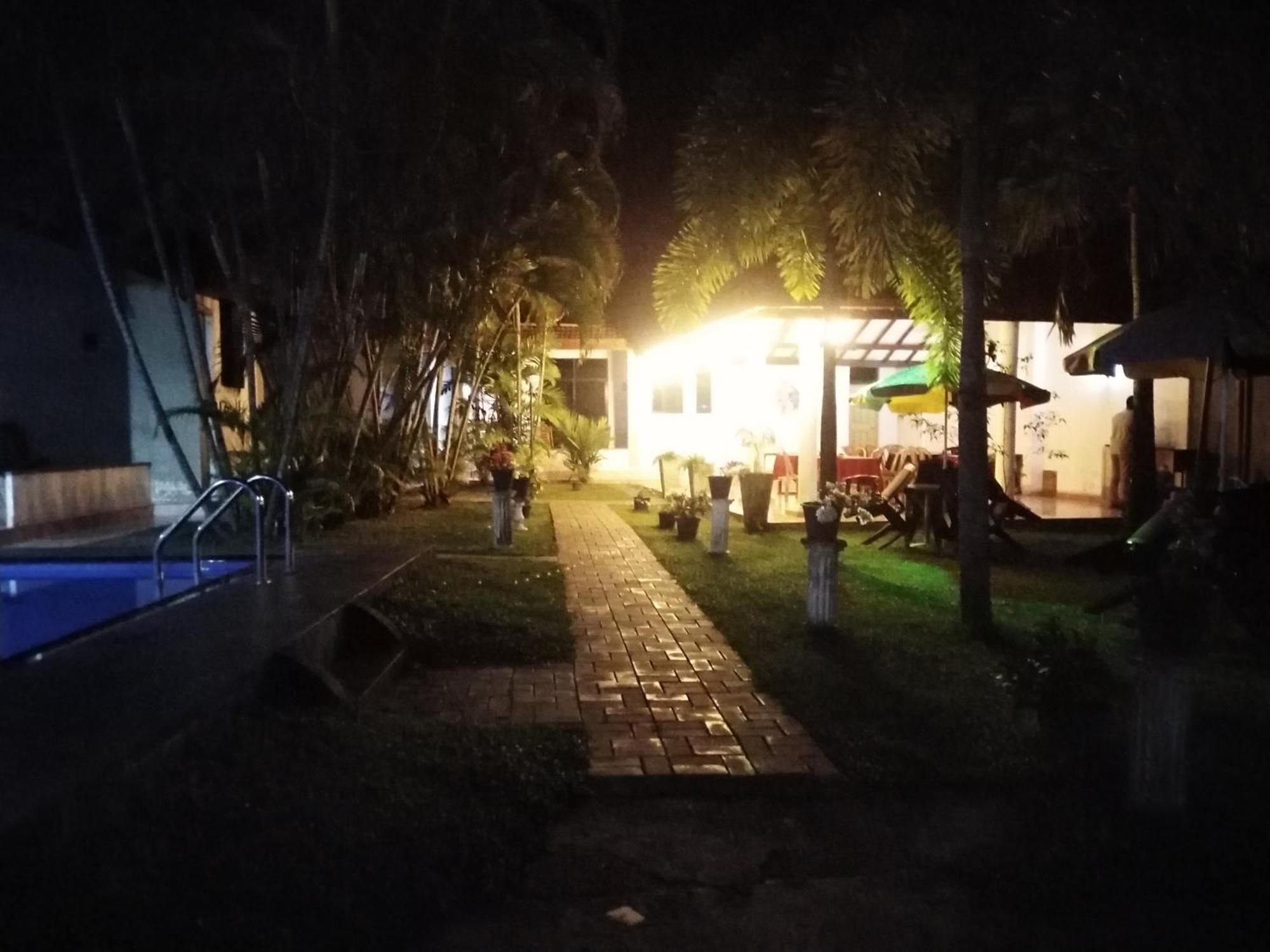 Blue Bell Hotel Negombo Dış mekan fotoğraf