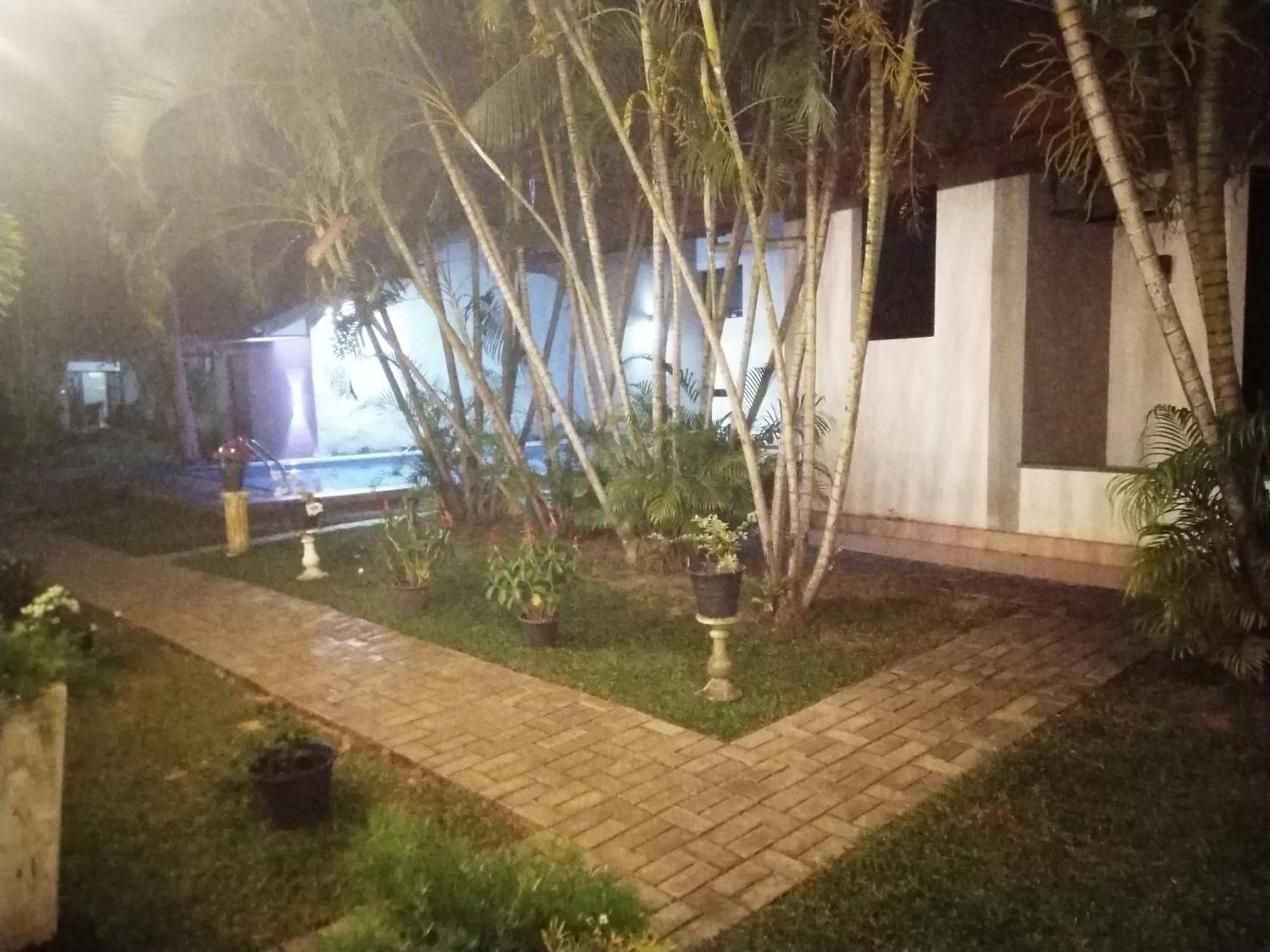 Blue Bell Hotel Negombo Dış mekan fotoğraf