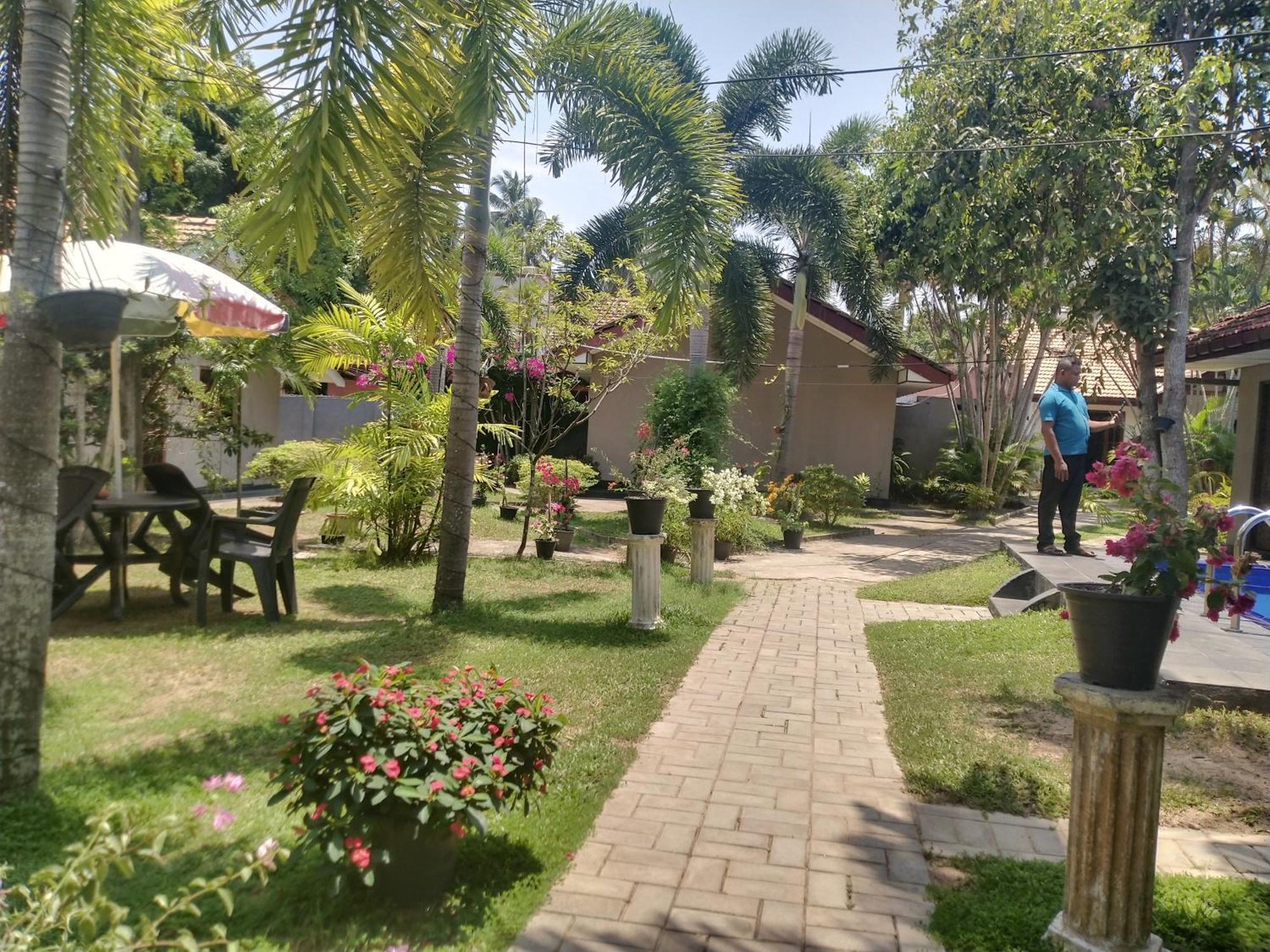 Blue Bell Hotel Negombo Dış mekan fotoğraf