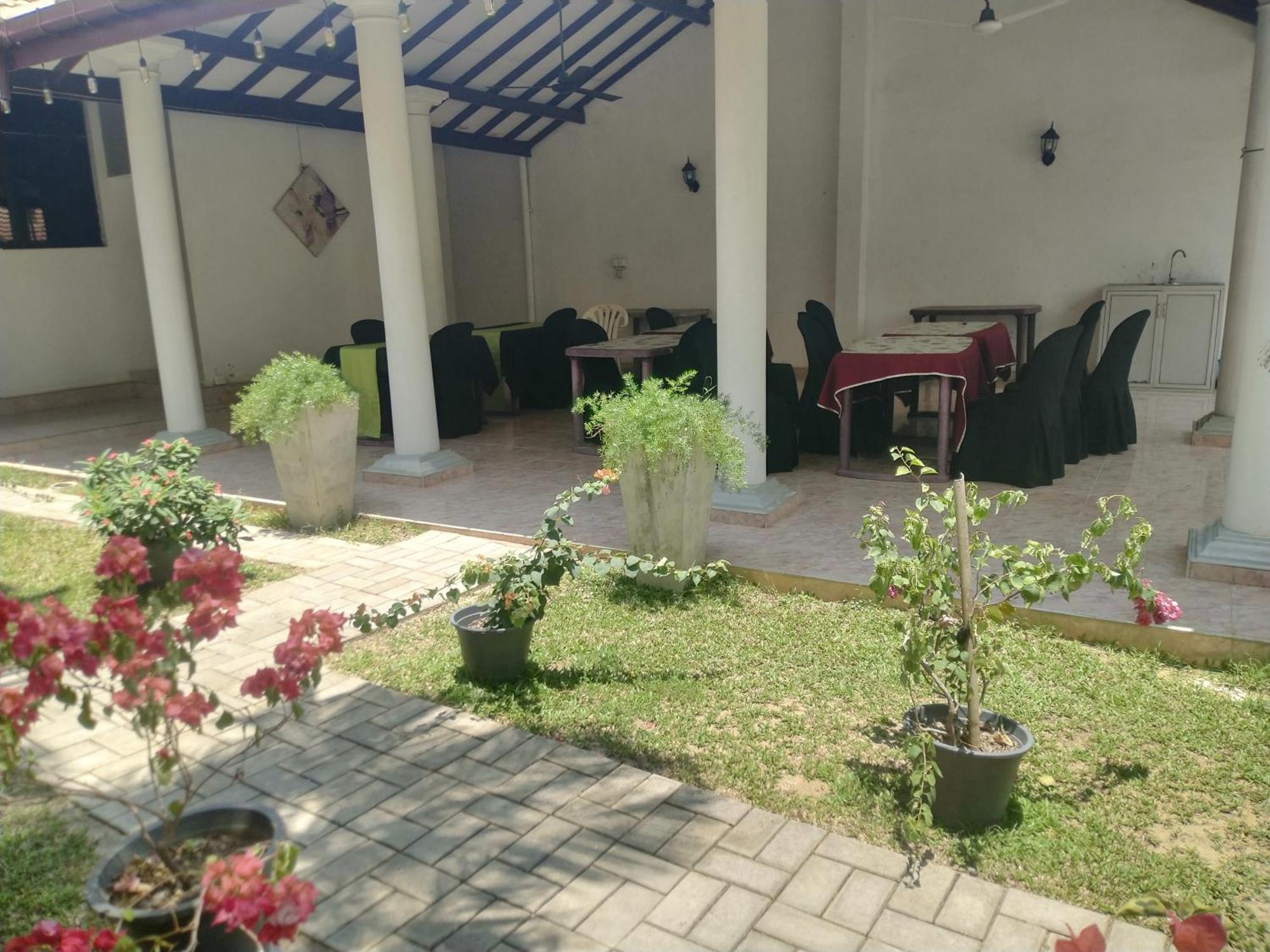 Blue Bell Hotel Negombo Dış mekan fotoğraf