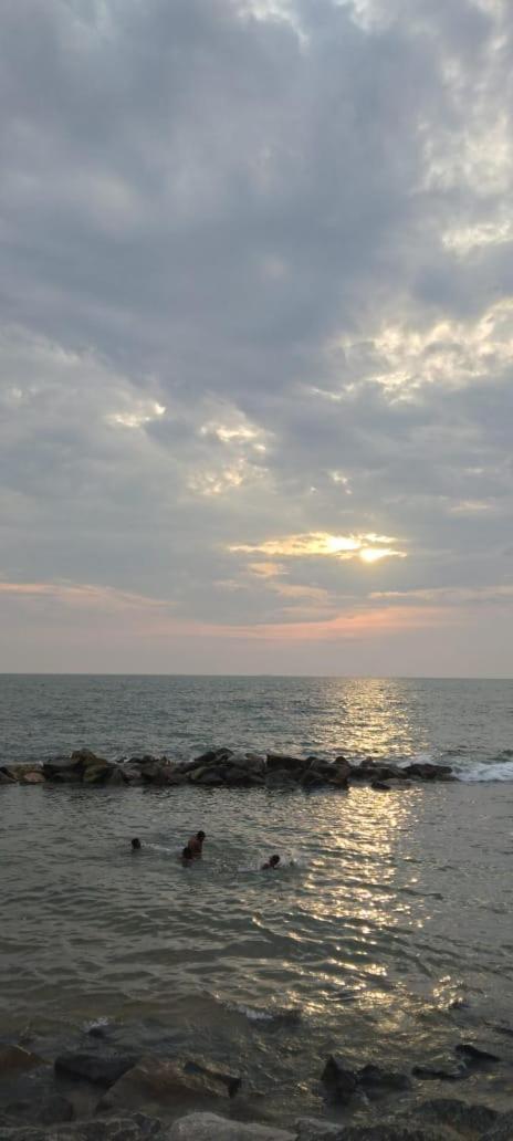 Blue Bell Hotel Negombo Dış mekan fotoğraf
